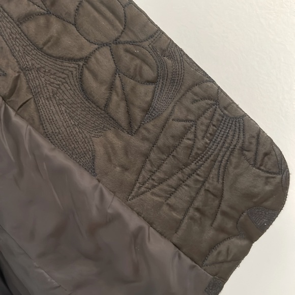 Mandarin Quilted Silk Jacket - Picture 6 of 6